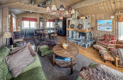 Oystre Slidre House | Stunning home in Beitostølen with sauna