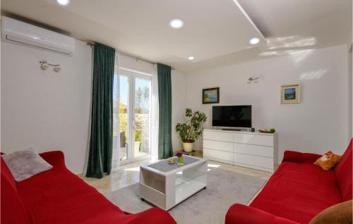 Debeljuhi House | Stunning Home In Fradelani With Wifi