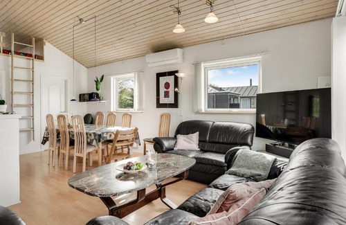 Trend House | Stunning Home In Løgstør With Wifi