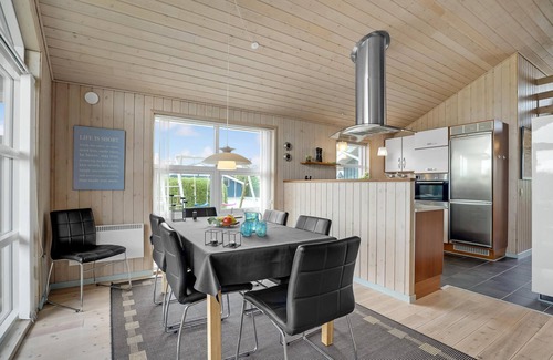 Lemvig House | Stunning home in Lemvig with WiFi