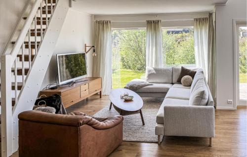 Lindesnes House | Stunning Home In Lindesnes With Wifi