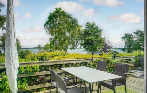 Ronbjerg House | Stunning Home In Roslev With Kitchen