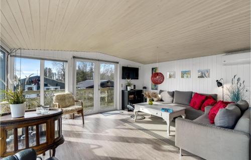 Ronbjerg House | Stunning Home In Roslev With Kitchen