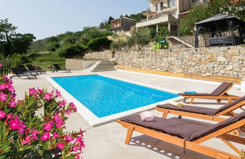 Split House | Stunning Home in Srinjine With 3 Bedrooms, Wifi and Outdoor Swimming Pool