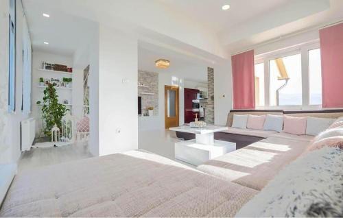 Trilj House | Stunning Home In Trilj With Wifi