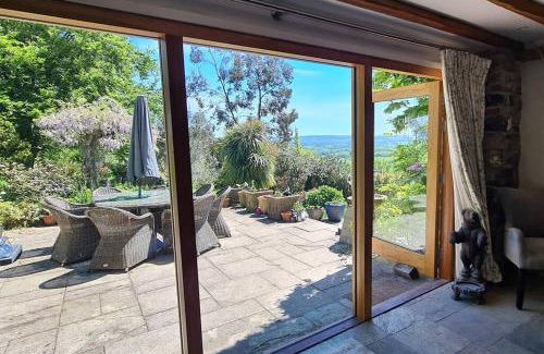 Heligan House | Stunning house, fenced garden, and outdoor dining!