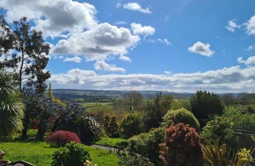 Heligan House | Stunning house, fenced garden, and outdoor dining!