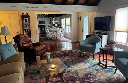 South Woodstock House | Stunning Lakefront Escape! Book Your Dream Getaway!