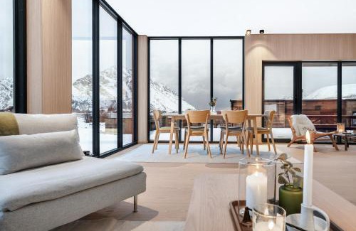 Vagan House | Stunning Lofoten Lodge with views and jacuzzi