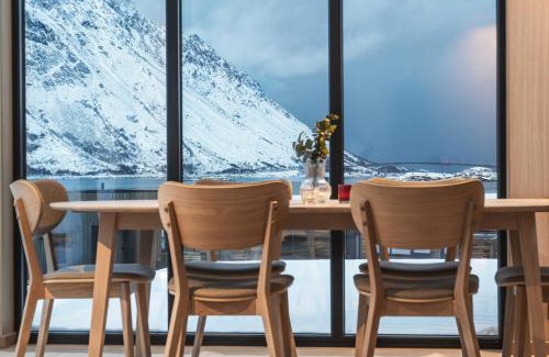 Vagan House | Stunning Lofoten Lodge with views and jacuzzi