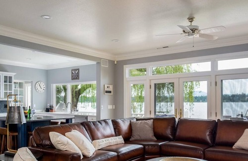 Clarksville House | Stunning Luxury Waterfront Home—Private Beach, Fire Pit, Dock, Boat Slip, 8 Adults & 8 Kids!