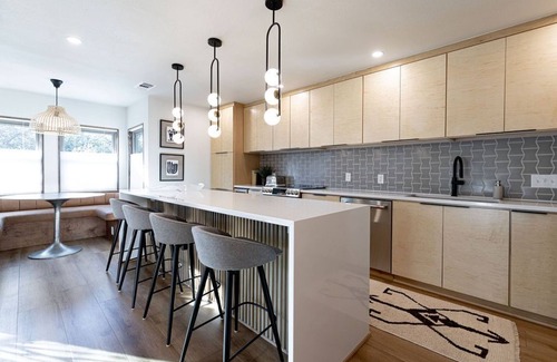 Austin House | Stunning Mid-Century Retreat with Treehouse Views, Near Downtown Austin