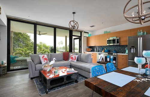 Whitney Beach Villa | Stunning Modern Villa with Private Pool&Dock on Longboat Key.Your Dream Getaway!