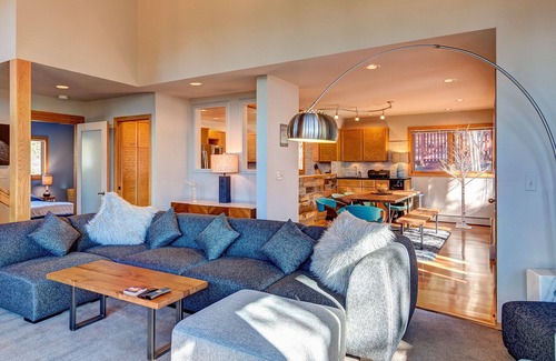 Forest Hills House | Stunning Mountain Modern Home, Breathtaking Views Of Slopes Minutes From Gondola