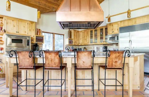 Highland Meadows House | Stunning mountainside home in West Vail