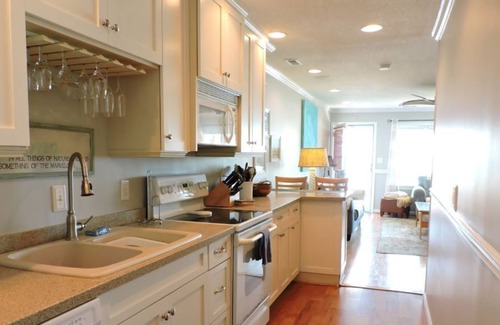 Emerald Isle Cottage | Stunning Ocean Front Views-Pet Friendly-Clean, Sound System indoors and out!