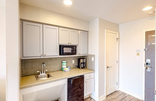 Sandestin Apartment | Stunning ocean view studio in Luau I with resort pool & tram pass - near beach