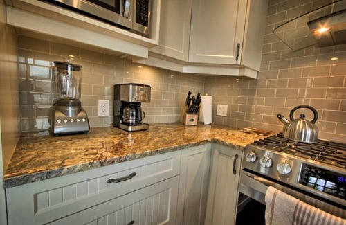 Port Renfrew Cottage | Stunning Oceanview Cottage - 3 Bedroom + Sauna - Pet Friendly