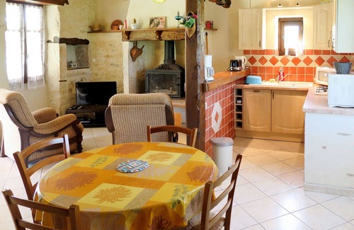 Lalbenque Villa | Stunning private villa for 4 guests with TV, terrace and pets allowed