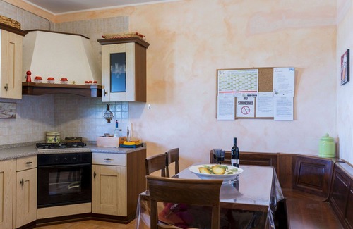 Lake Bracciano Villa | Stunning private villa for 14 guests with private pool, A/C, WIFI, TV, patio and pets allowed