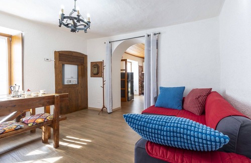 Villa di Tirano House | Stunning private villa for 7 people with A/C, WIFI, TV, patio and pets allowed