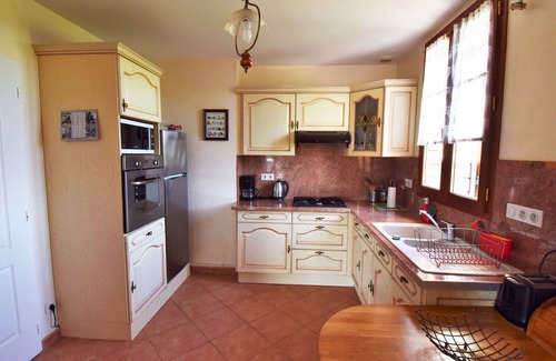 Madaillan Villa | Stunning private villa for 6 people with A/C, private pool, WIFI, TV, terrace and pets allowed