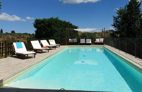 Asciano Villa | Stunning private villa for 10 people with WIFI, private pool, A/C, TV and parking