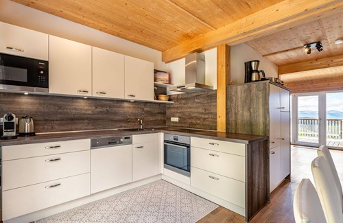 Wolfsberg House | Stunning private villa for 8 people with hot tub, WIFI, TV, terrace, pets allowed and panoramic .