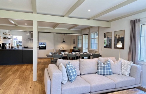 Loffingen House | Stunning private villa for 8 guests with WIFI, TV, patio and pets allowed