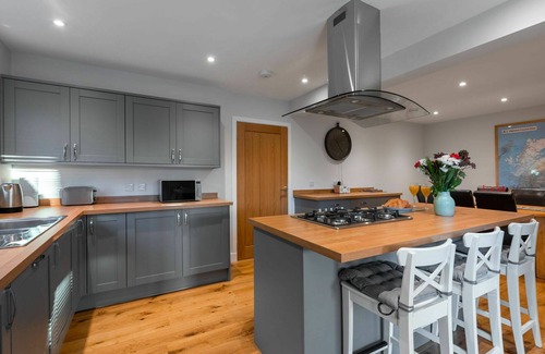 Drumnadrochit House | Stunning private villa for 8 guests with WIFI, TV, patio and pets allowed