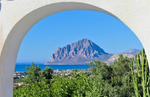 Valderice Villa | Stunning private villa with hot tub, WIFI, private pool, A/C, TV, terrace and panoramic view