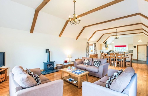 Loch Ness House | Stunning private villa for 6 guests with WIFI, TV, patio and panoramic view