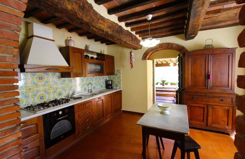 Le Piazze Villa | Stunning private villa for 6 guests with private pool, TV and pets allowed