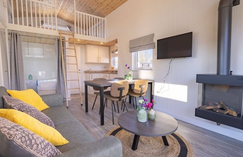 Susteren House | Stunning private villa for 4 people with WIFI, pool, TV and terrace