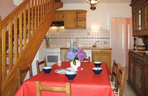 Ploumilliau House | Stunning private villa for 5 guests with WIFI, pool, TV and terrace