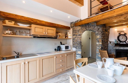 Realdo House | Stunning private villa with A/C, WIFI, balcony, pets allowed, panoramic view and parking