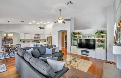 Paradise Valley Village House | ☼ Stunning Scottsdale Retreat with Backyard Putting Green for Golf Enthusiast!