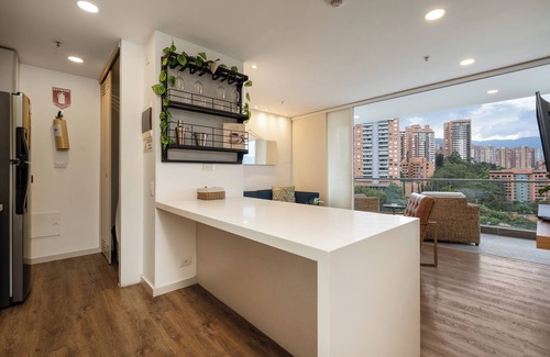 El Tesoro Apartment | - ¡ Stunning Skyline View of El Poblado ! -