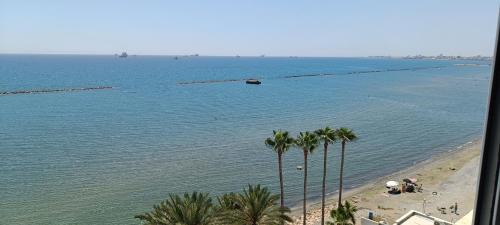 Oroklini Apartment | Stunning Top-Floor Beachfront Apartment