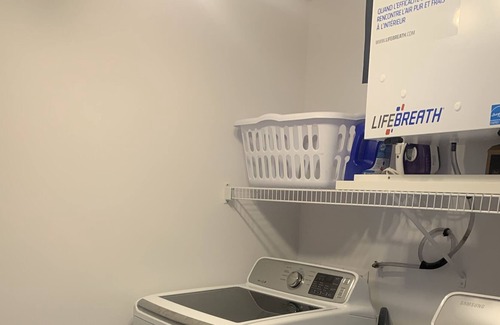 Aylmer Apartment | Stunning Unit With Free Parking -10 mins from Downtown Ottawa / 5 min to Beaches