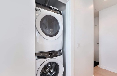 Coquitlam Apartment | Stunning View2BE+2BR Condo/HUGE Balcony!