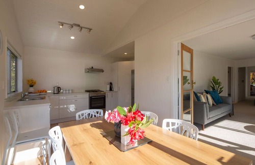 Kelvin Heights Cottage | Stunning views - 2 bedroom cottage