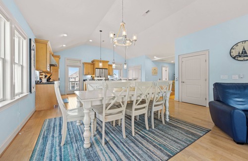 Manteo House | Stunning Views! 5 bed 5.5 bath w/rec room & pool! Great location~Roanoke Island