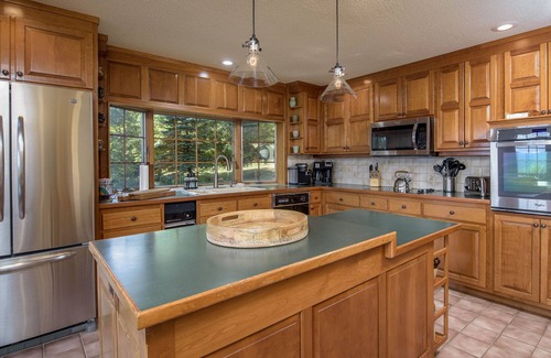 Ludlow Cabin | Stunning Views in Ludlow Vermont Minutes to Okemo Resort