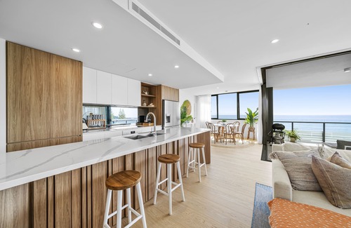 Palm Beach Apartment | Stunning Views just steps to Palm Beach