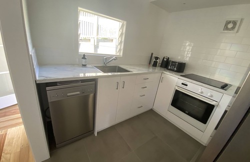 Oneroa House | Stunning views over Oneroa Bay