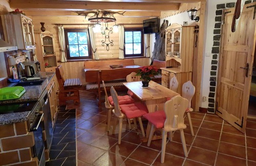 Korenov Villa | Stunning villa for 10 people with hot tub, WIFI, TV and parking