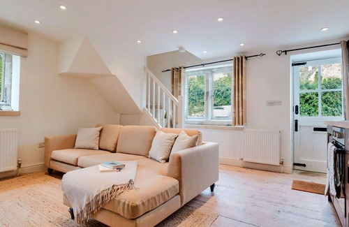 Painswick House | Stunning villa for 2 people with WIFI and pets allowed