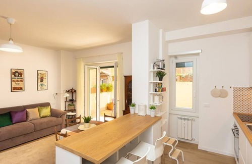 Campitelli Apartment | Stupendo appartamento dal design moderno ericercato, al primo piano in Via Annia