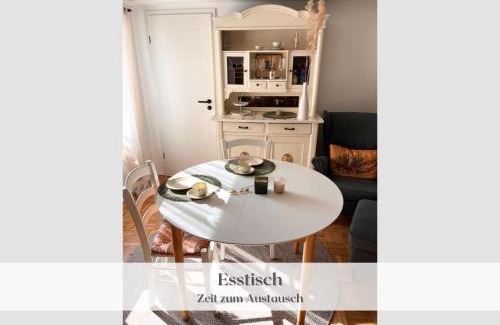 Ellerstadt Apartment | Stylisches Apartment "Hannes & Toni" mit Terrasse & Gartenblick, WLAN, kostenloser Parkplatz, hundefreundlich, S-Bahn 2 Min entfernt